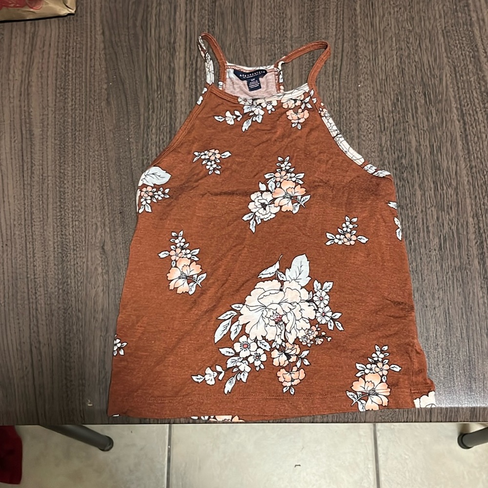 This is a cute crop top in good condition colors are brown, cream, pink